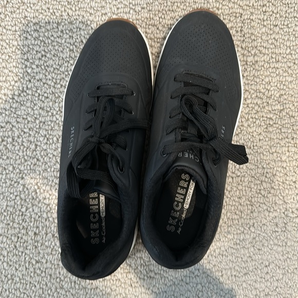 Skecher shoes size 8 - Picture 2 of 3